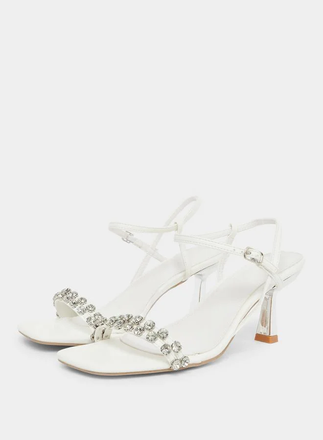 ستايلي صندل بكعب قطة مزين